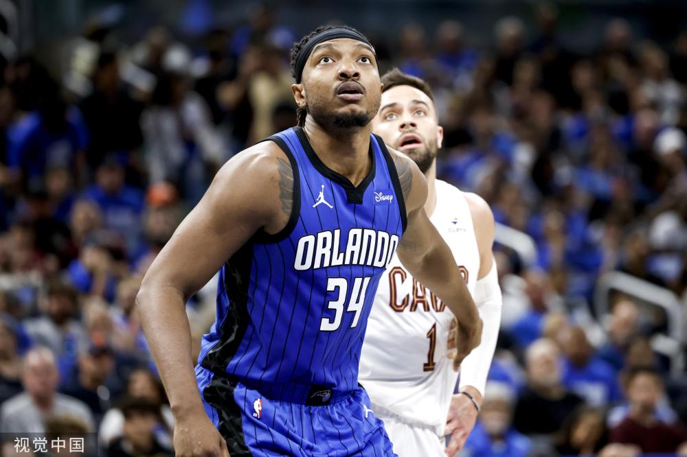 她的年收入 她的年收入