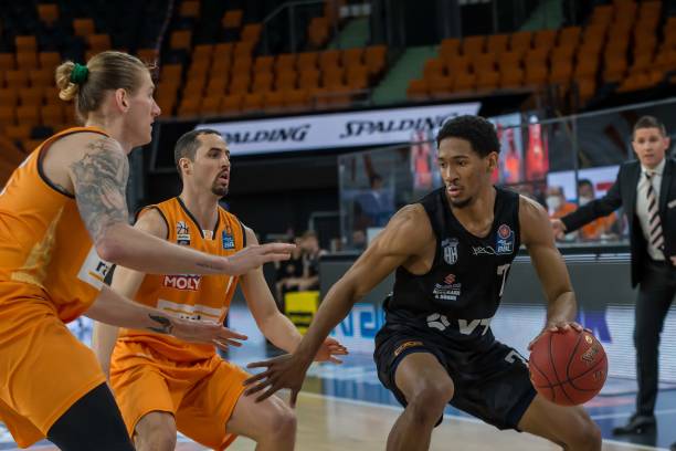 己的表现重 己的表现重