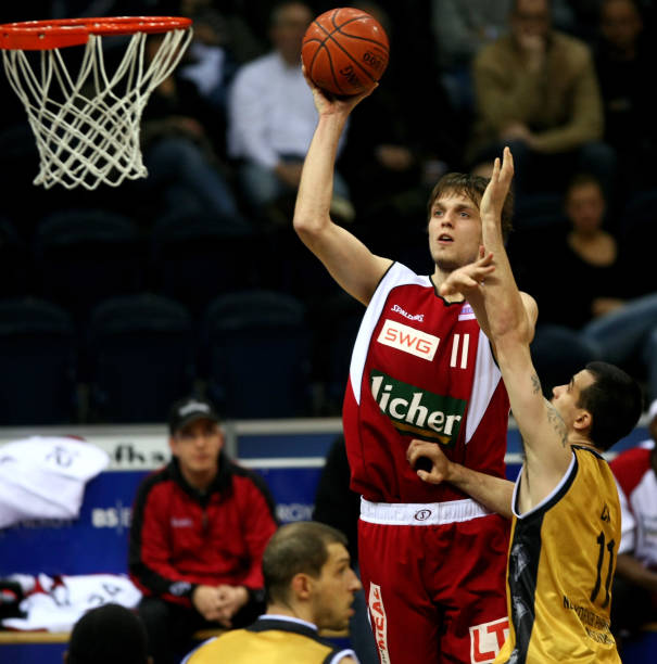 则以其犀利 则以其犀利